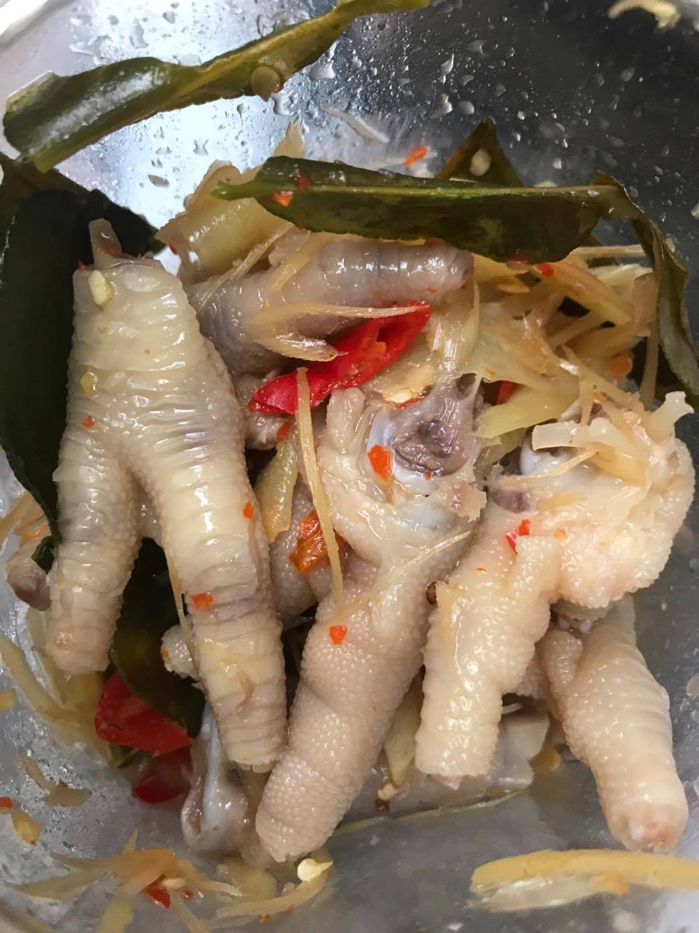 ជើងមាន់ប្តូរនិស្ស័យ ភ្លក្សមួយម៉ាត់ ជក់មាត់ញុំាមិនចង់ឈប់