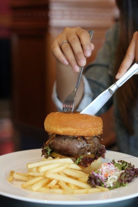 Barb & Lotus: Pub បែប Classic ថ្មីបង្កប់ខ្លួននៅម្តុំផ្សារថ្មី