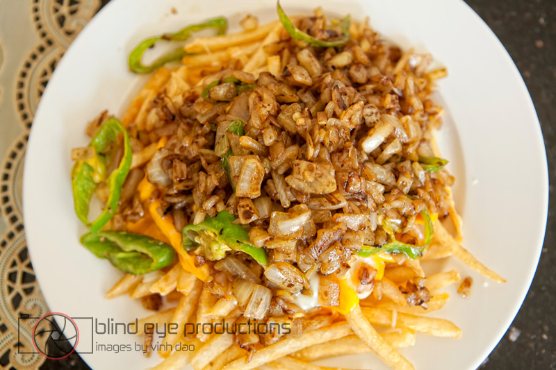 Medium sized Animal Fries at Mike's Burger House (Photo Courtesy @ nyampenhdotwordpressdotcom)