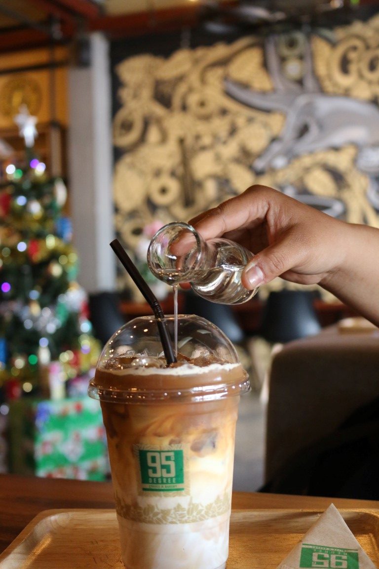 This cup of coffee literally could lighten up any of your Monday