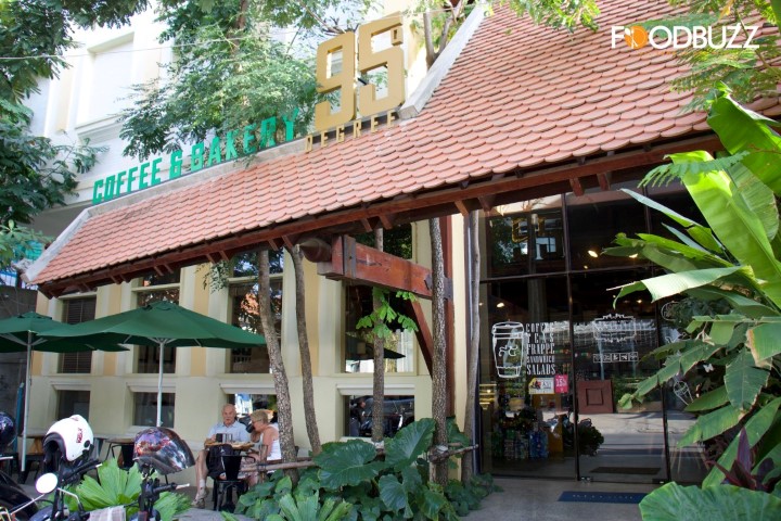 Here come to another favorite cafe shop of ours