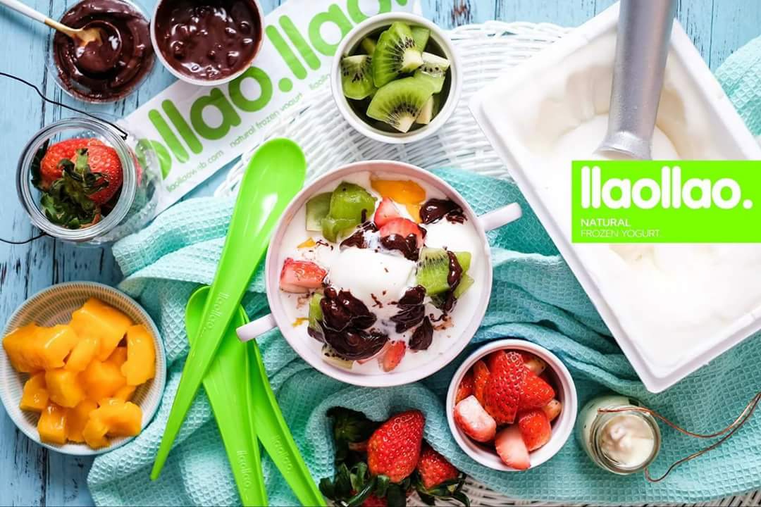 Variety topping to choose from llaollao