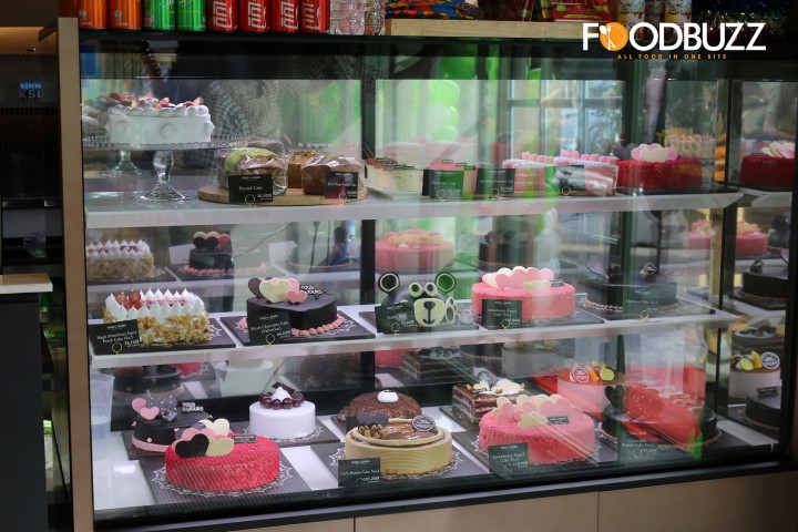 Place your order for delicious cakes at TOUS les JOURS