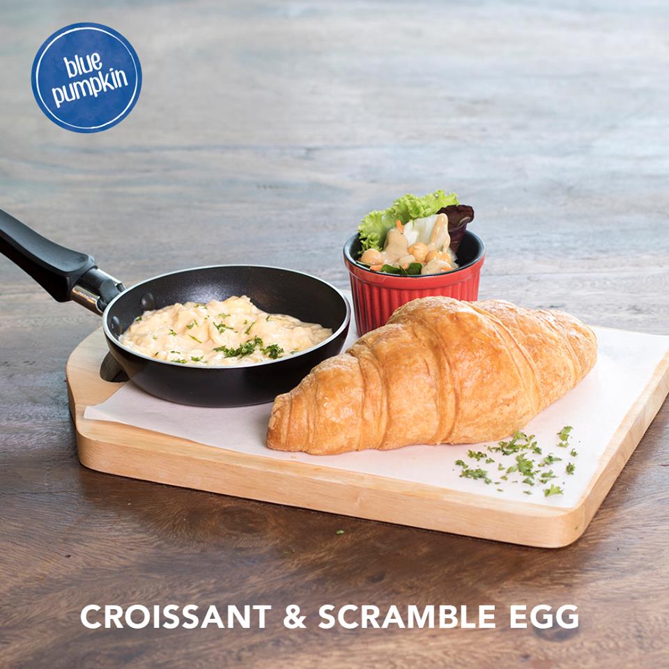 Croissant & Scramble Egg