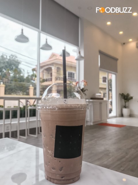 ភេសជ្ជៈក៏មានលក់ផងដែរ