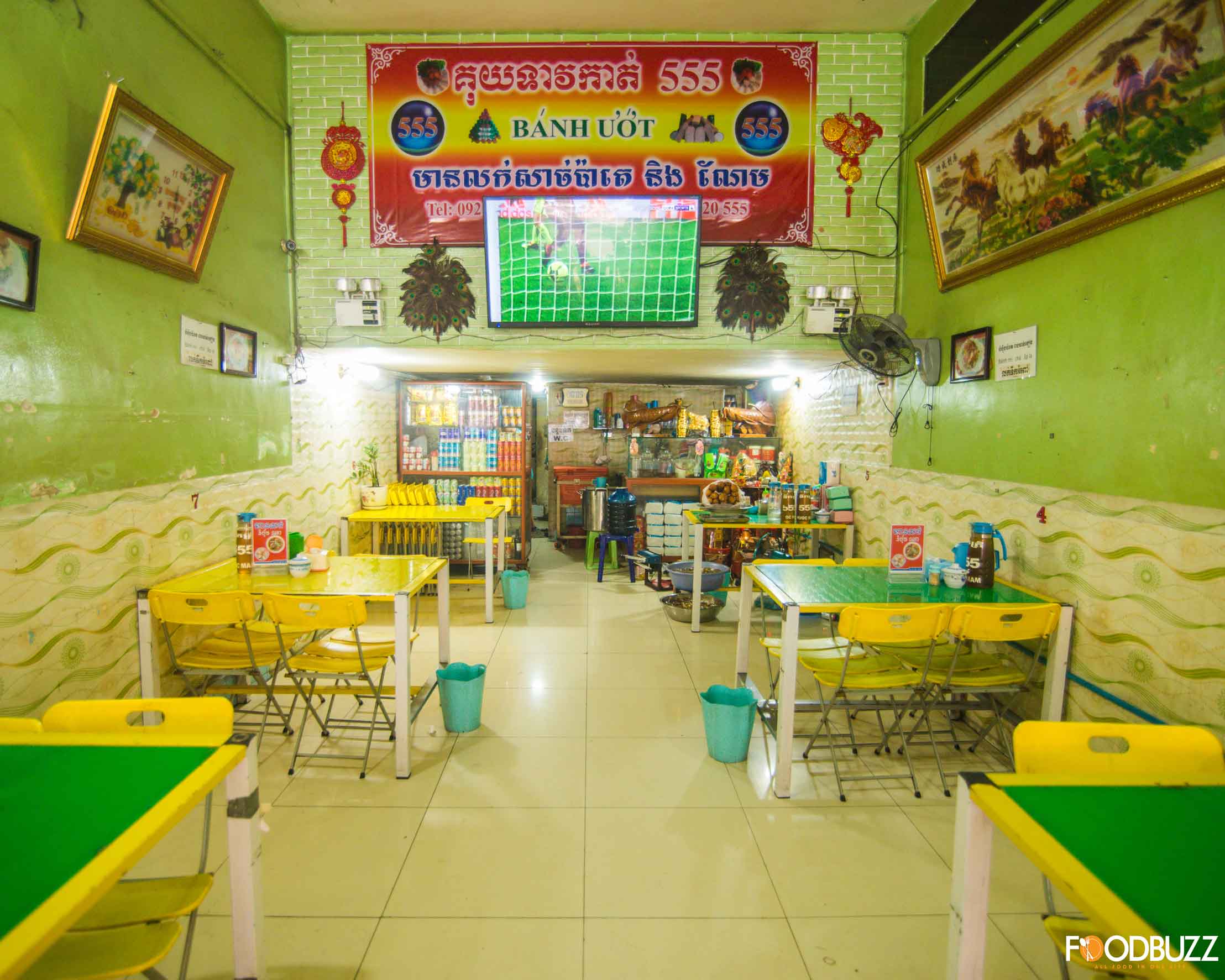 No longer worry about no seat while eating Banh Cuon!
