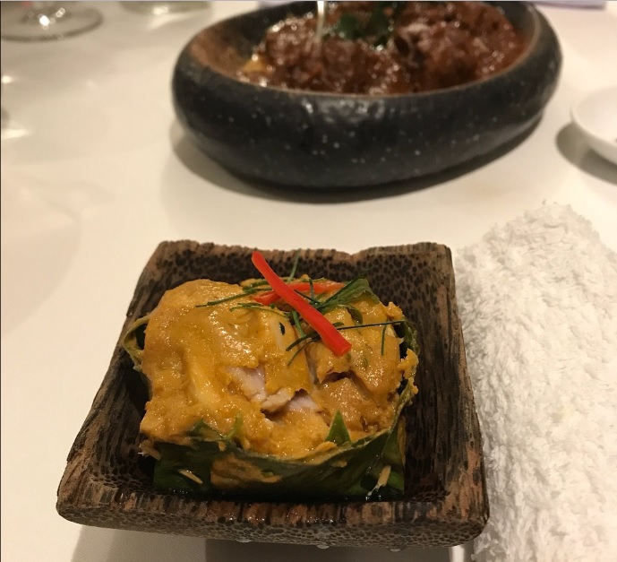 អាម៉ុកនៅភោជនីយដ្ឋានម្លិះ
